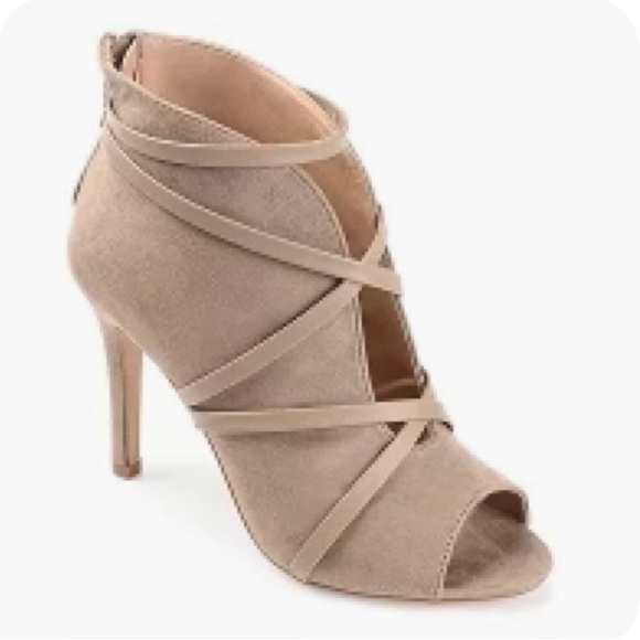 Journee Collection Shoes - Journee Collection Faux Leather Upper size 6 1/2 Taupe